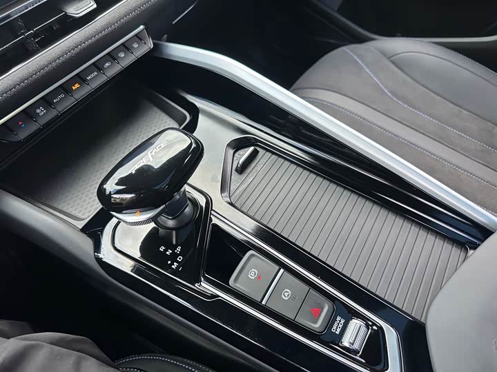 Photo 28 - Geely Preface