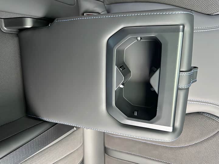 Photo 29 - Geely Preface