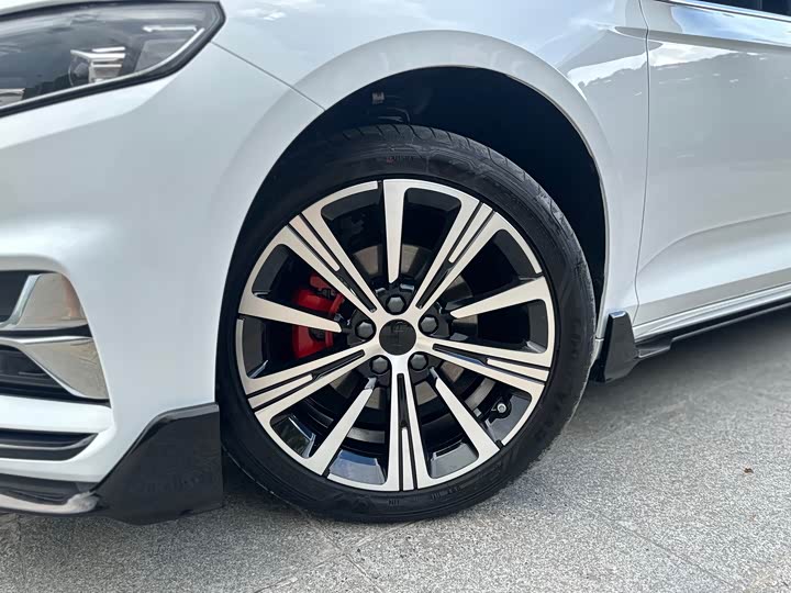 Photo 34 - Geely Preface