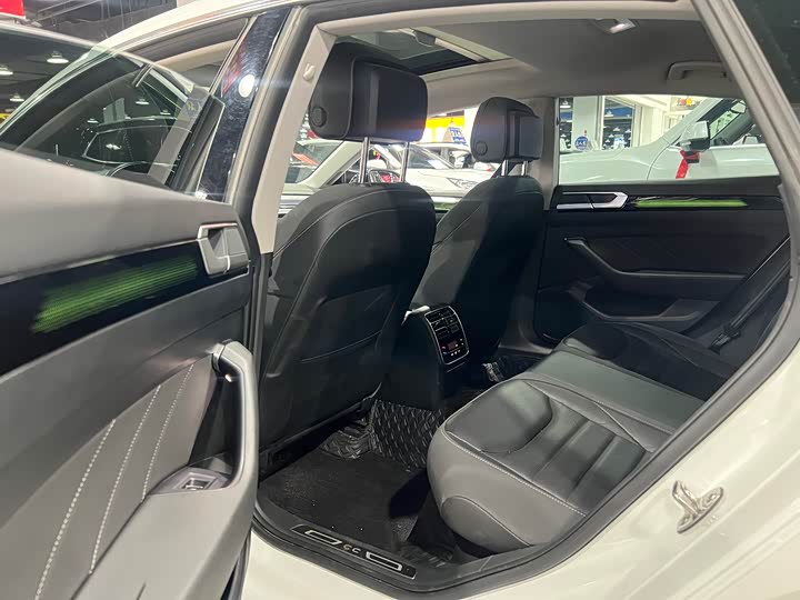 Фото 8 - Volkswagen CC