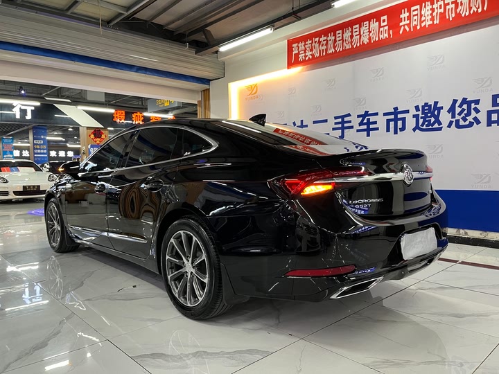 Фото 3 - Buick LaCrosse