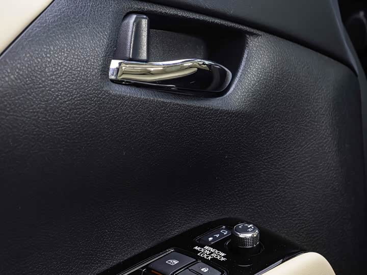 Фото 11 - Toyota Vellfire