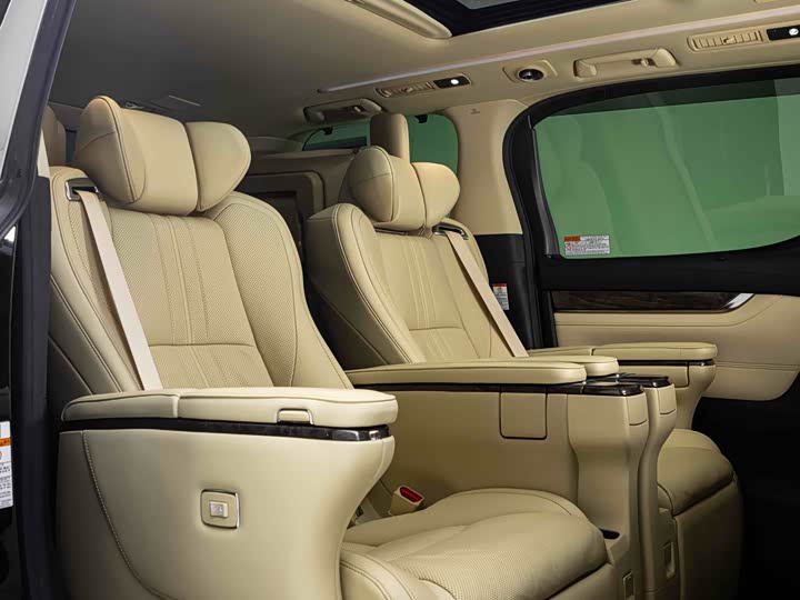 Фото 14 - Toyota Vellfire