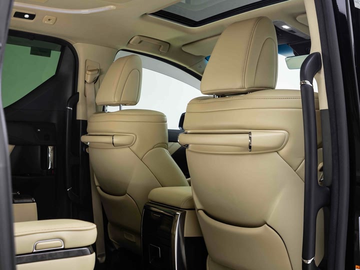 Фото 17 - Toyota Vellfire