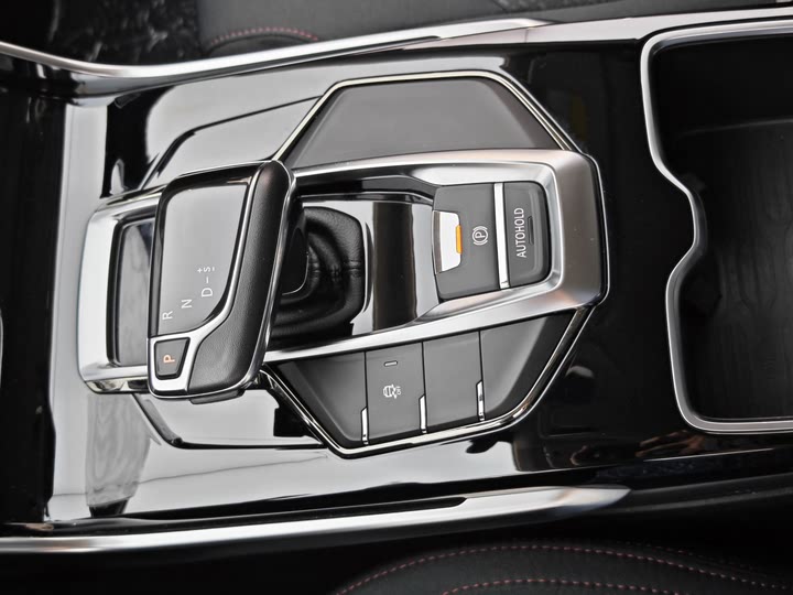 Фото 27 - Maxus D60