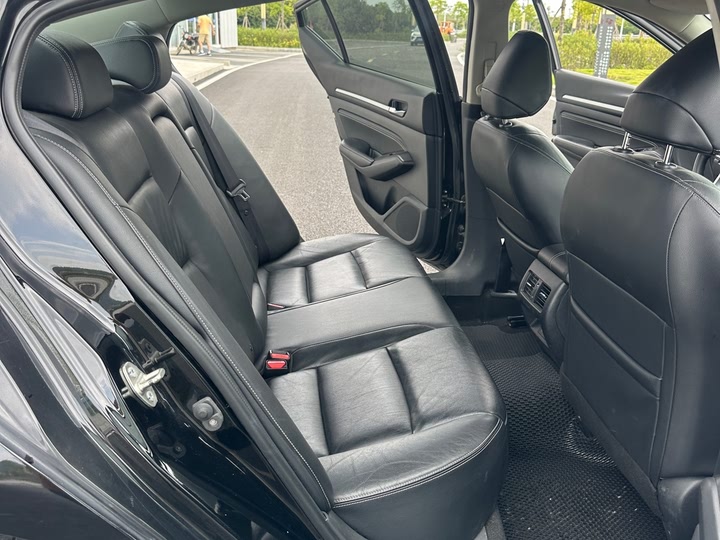 Фото 24 - Nissan Teana