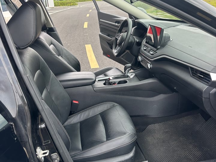 Фото 25 - Nissan Teana