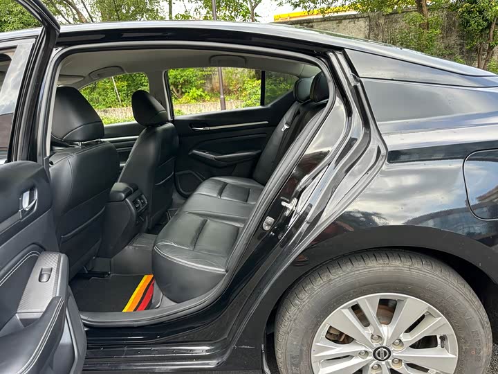 Фото 9 - Nissan Teana