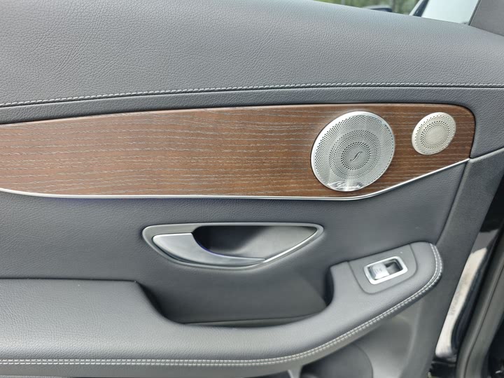 Фото 17 - Mercedes-Benz GLC-Class