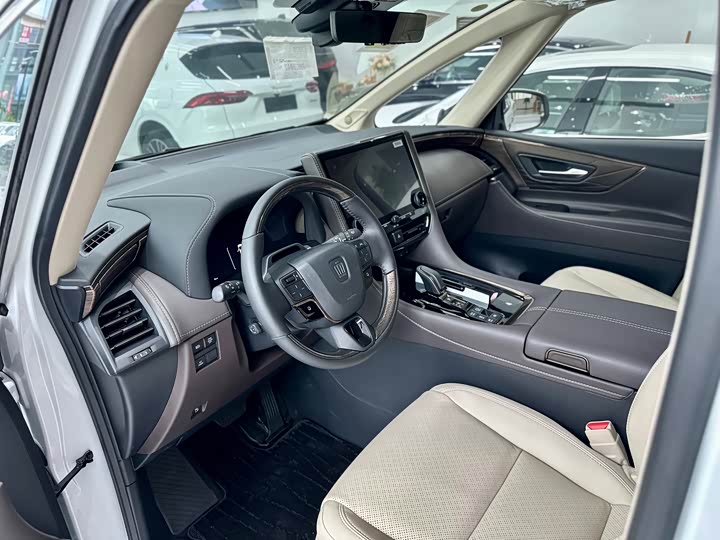 Фото 10 - Toyota Vellfire