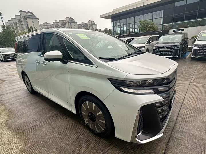 Фото 3 - Toyota Vellfire