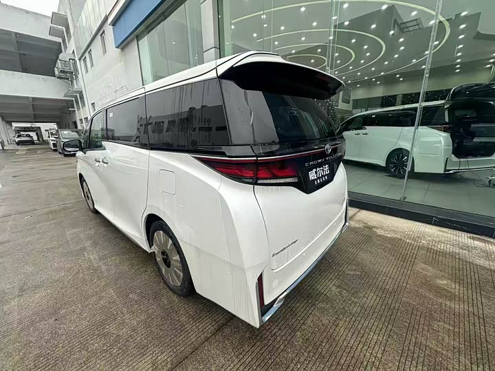 Фото 6 - Toyota Vellfire