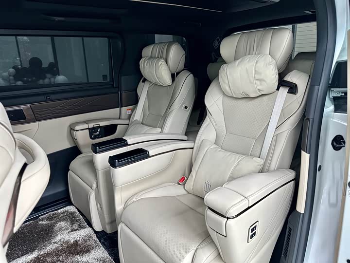 Фото 7 - Toyota Vellfire