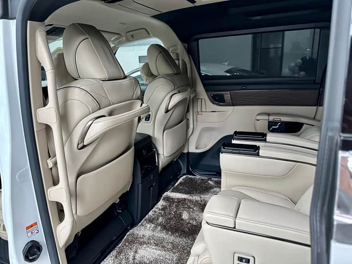 Фото 8 - Toyota Vellfire