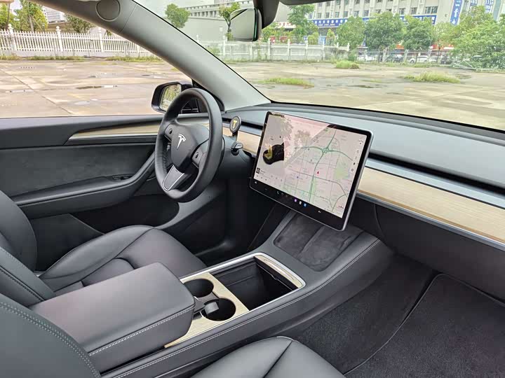 Фото 13 - Tesla Model Y