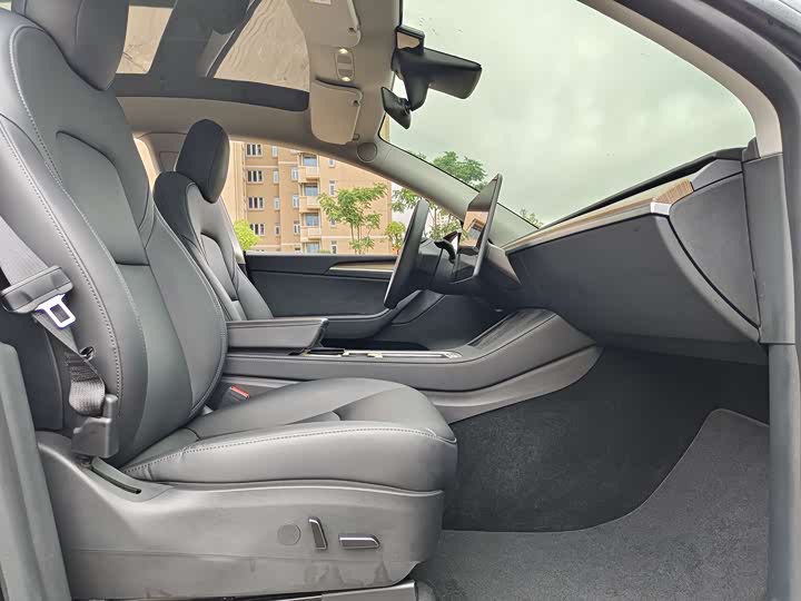 Фото 14 - Tesla Model Y