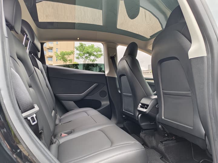 Фото 17 - Tesla Model Y