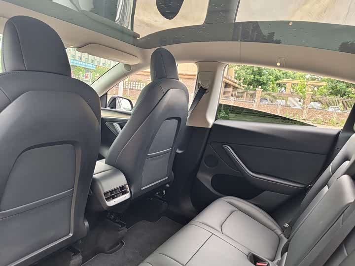 Фото 19 - Tesla Model Y