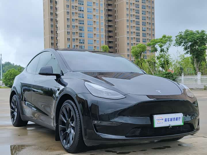 Фото 3 - Tesla Model Y