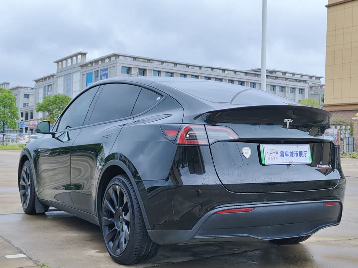 Фото 4 - Tesla Model Y