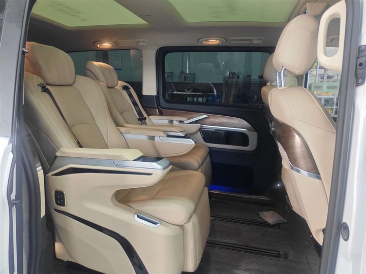 Фото 11 - Mercedes-Benz V-Class