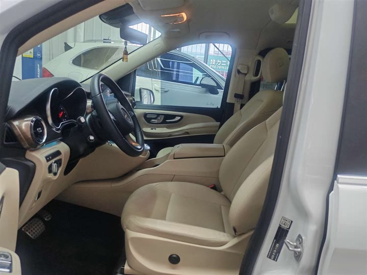 Фото 4 - Mercedes-Benz V-Class