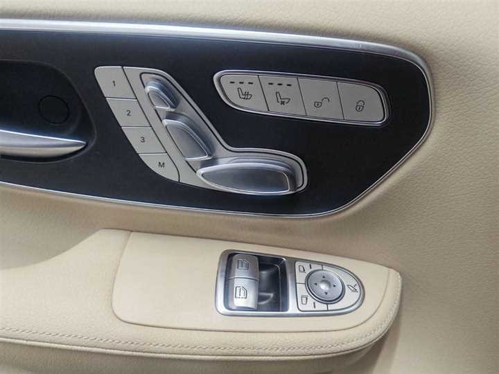 Фото 7 - Mercedes-Benz V-Class