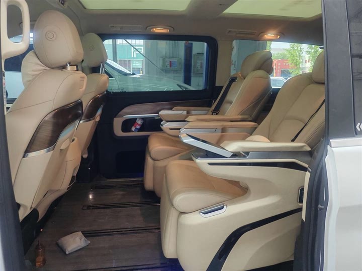 Фото 8 - Mercedes-Benz V-Class