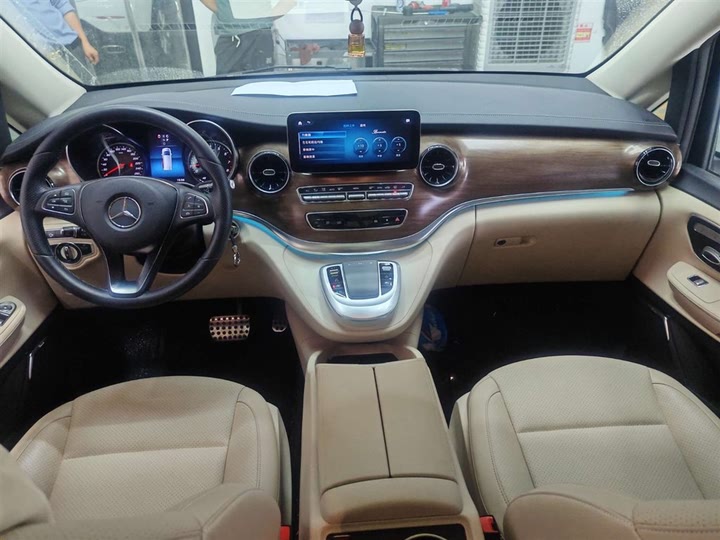 Фото 9 - Mercedes-Benz V-Class