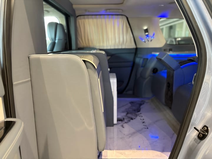 Фото 17 - Lincoln Navigator