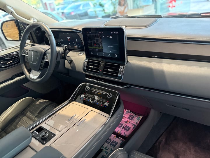 Фото 23 - Lincoln Navigator