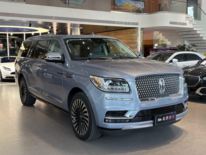 Фото 3 - Lincoln Navigator