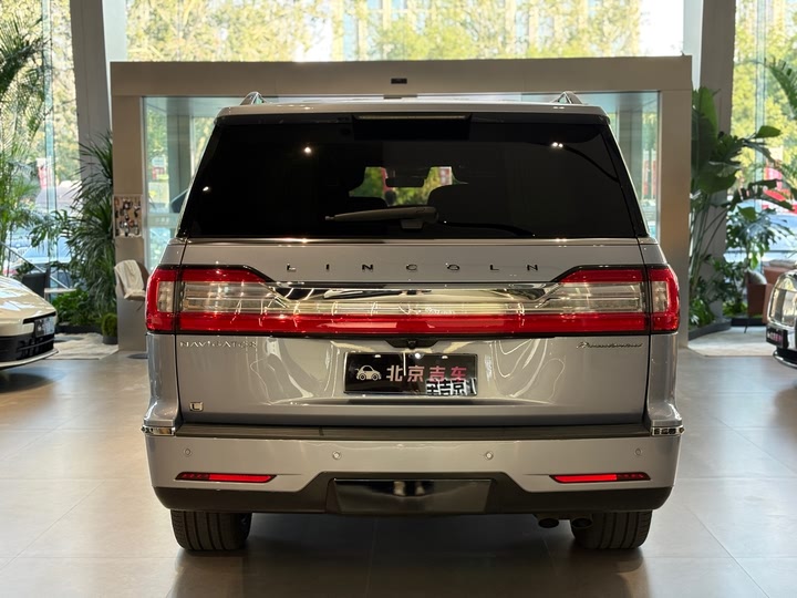 Фото 4 - Lincoln Navigator