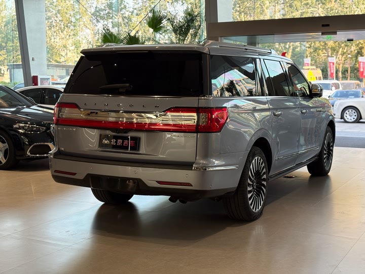 Фото 5 - Lincoln Navigator