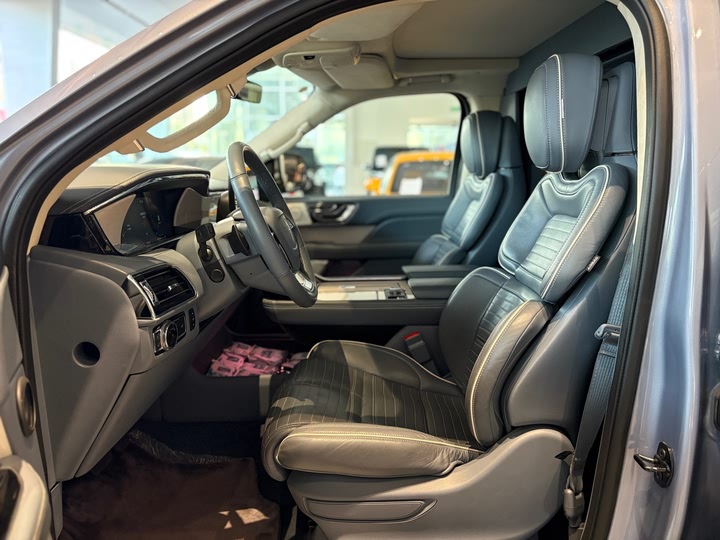 Фото 8 - Lincoln Navigator