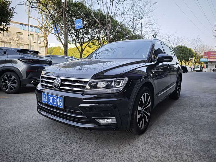 Фото 1 - Volkswagen Tiguan L Pro