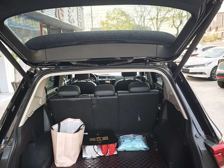 Фото 17 - Volkswagen Tiguan L Pro