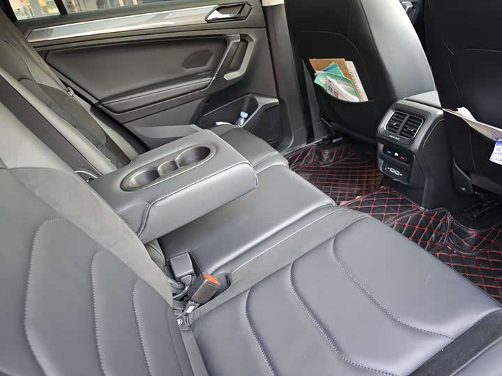 Фото 18 - Volkswagen Tiguan L Pro