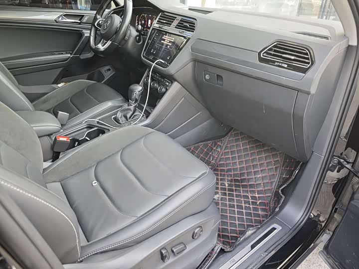 Фото 19 - Volkswagen Tiguan L Pro