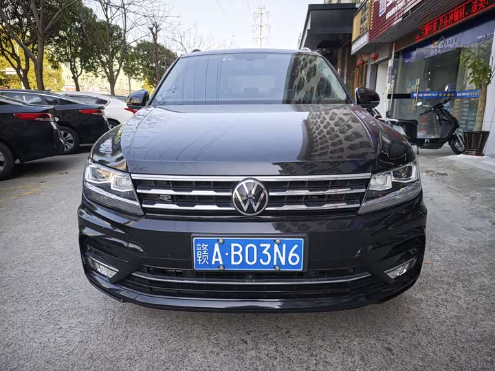 Фото 2 - Volkswagen Tiguan L Pro