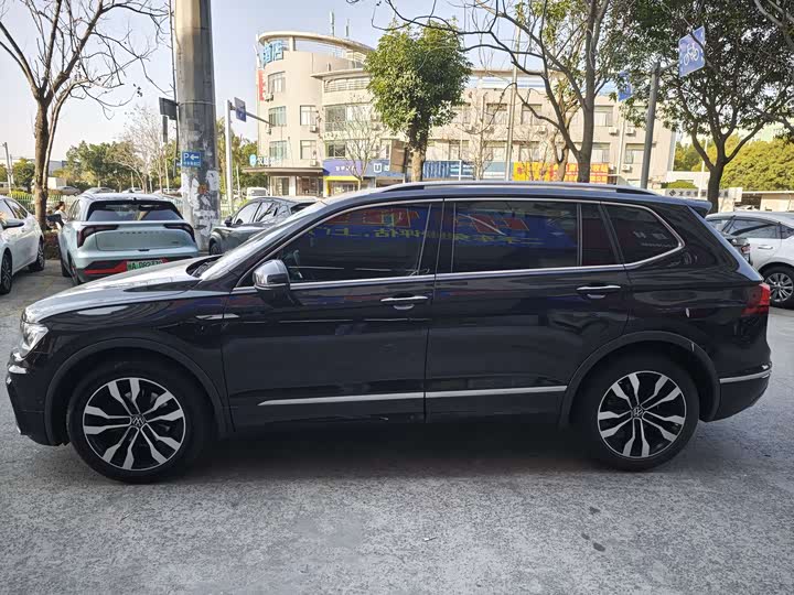 Фото 6 - Volkswagen Tiguan L Pro
