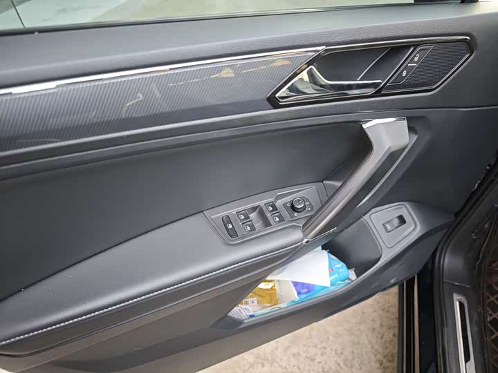 Фото 8 - Volkswagen Tiguan L Pro