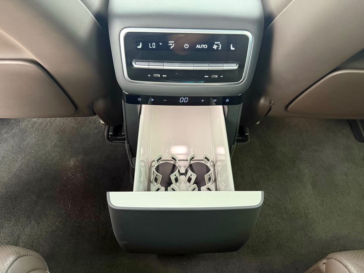 Фото 11 - LiXiang L9