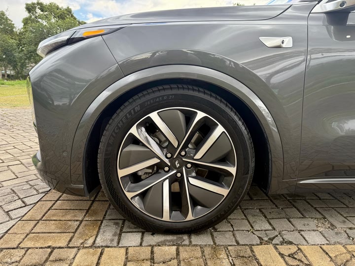 Фото 18 - LiXiang L9