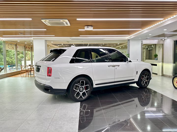 Фото 3 - Rolls-Royce Cullinan