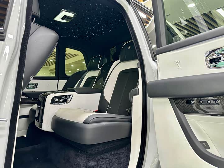 Фото 9 - Rolls-Royce Cullinan