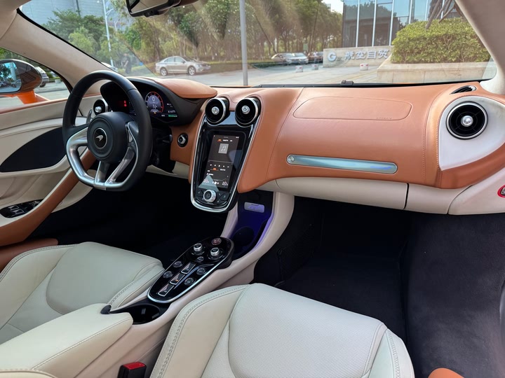 Фото 13 - McLaren GT