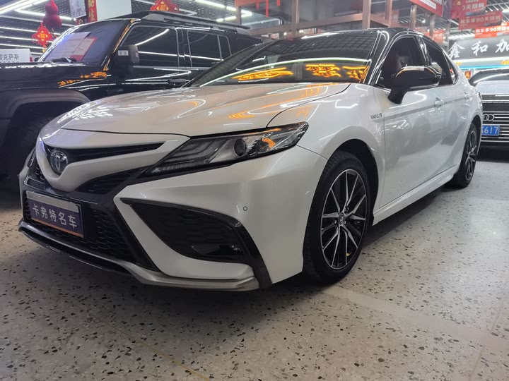 Фото 1 - Toyota Camry