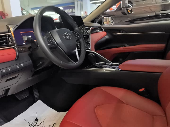 Фото 3 - Toyota Camry