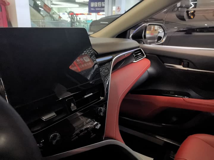 Фото 6 - Toyota Camry